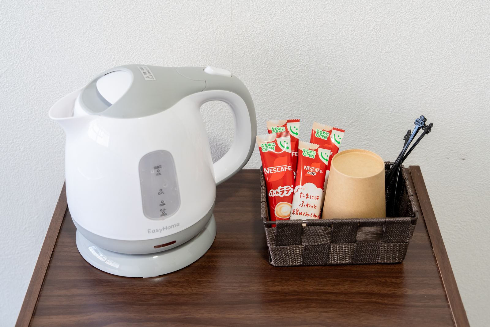 電気ケトルとお茶のセット